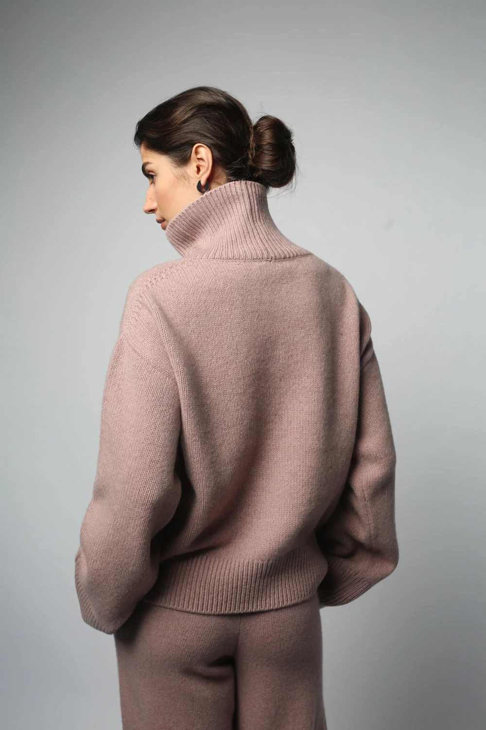 CIO DROPPED SHOULDER CASHMERE PULLOVER IN MAUVE - Image 4