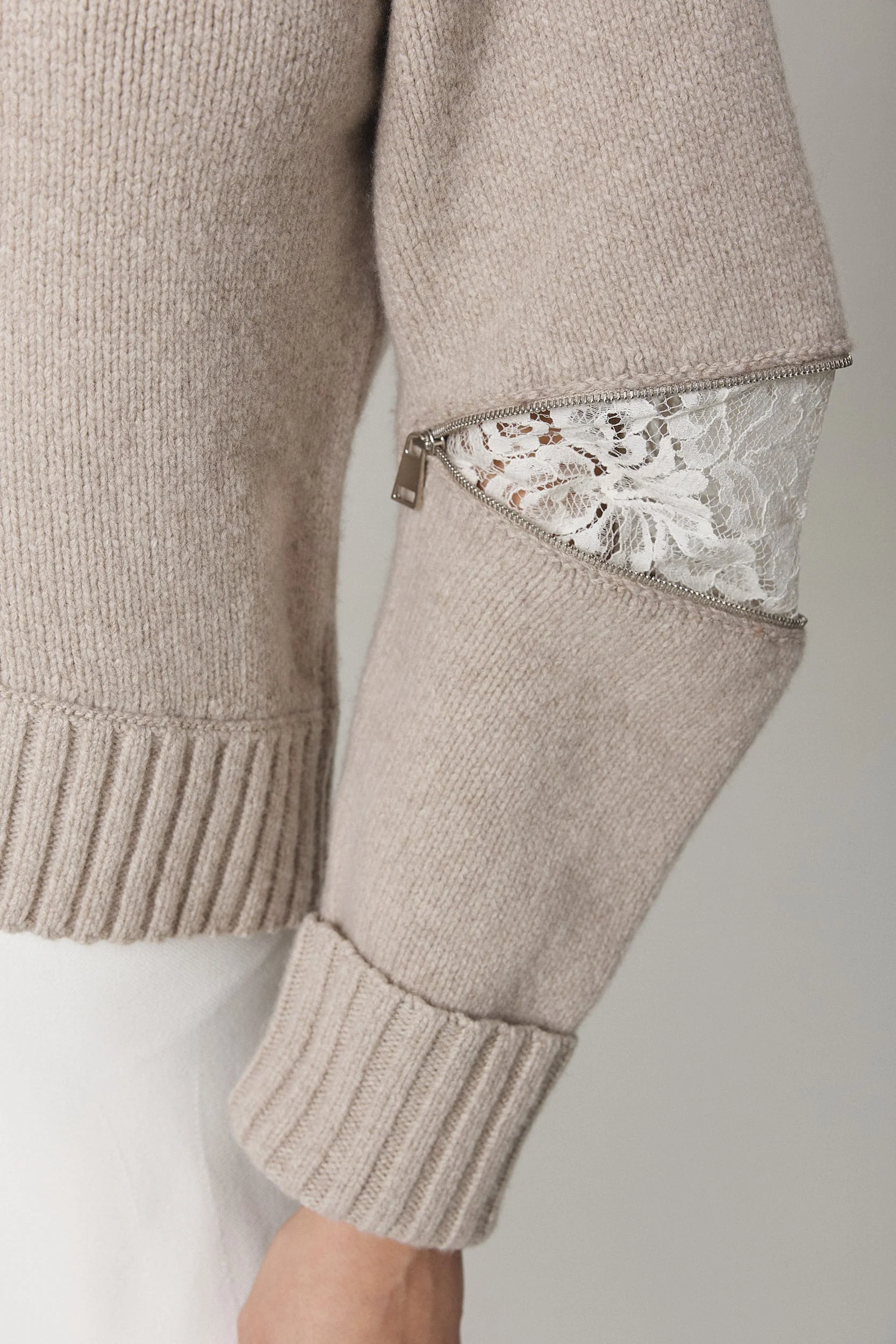 VAL CASHMERE BLEND PULLOVER WITH LACE INSERTS IN OAT - Image 2