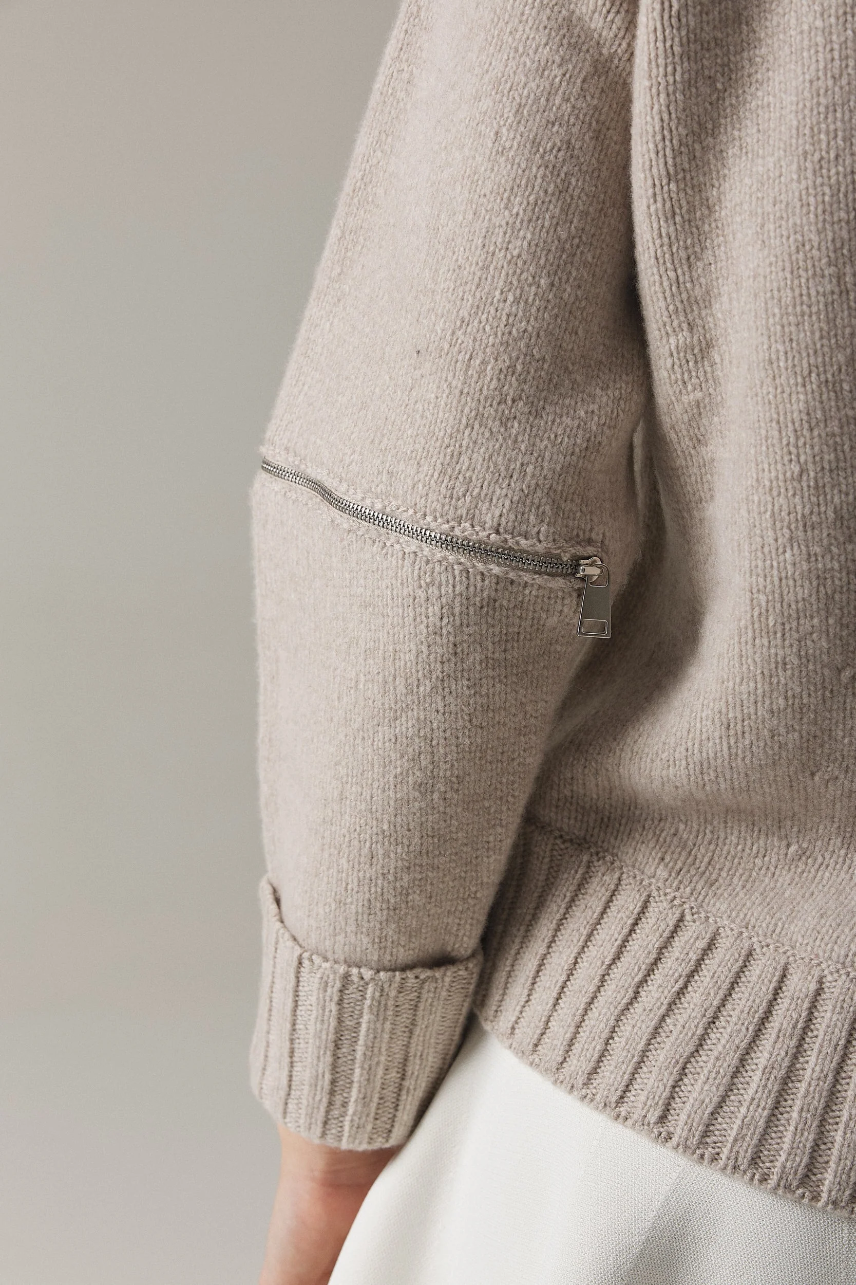 VAL CASHMERE BLEND PULLOVER WITH LACE INSERTS IN OAT - Image 4
