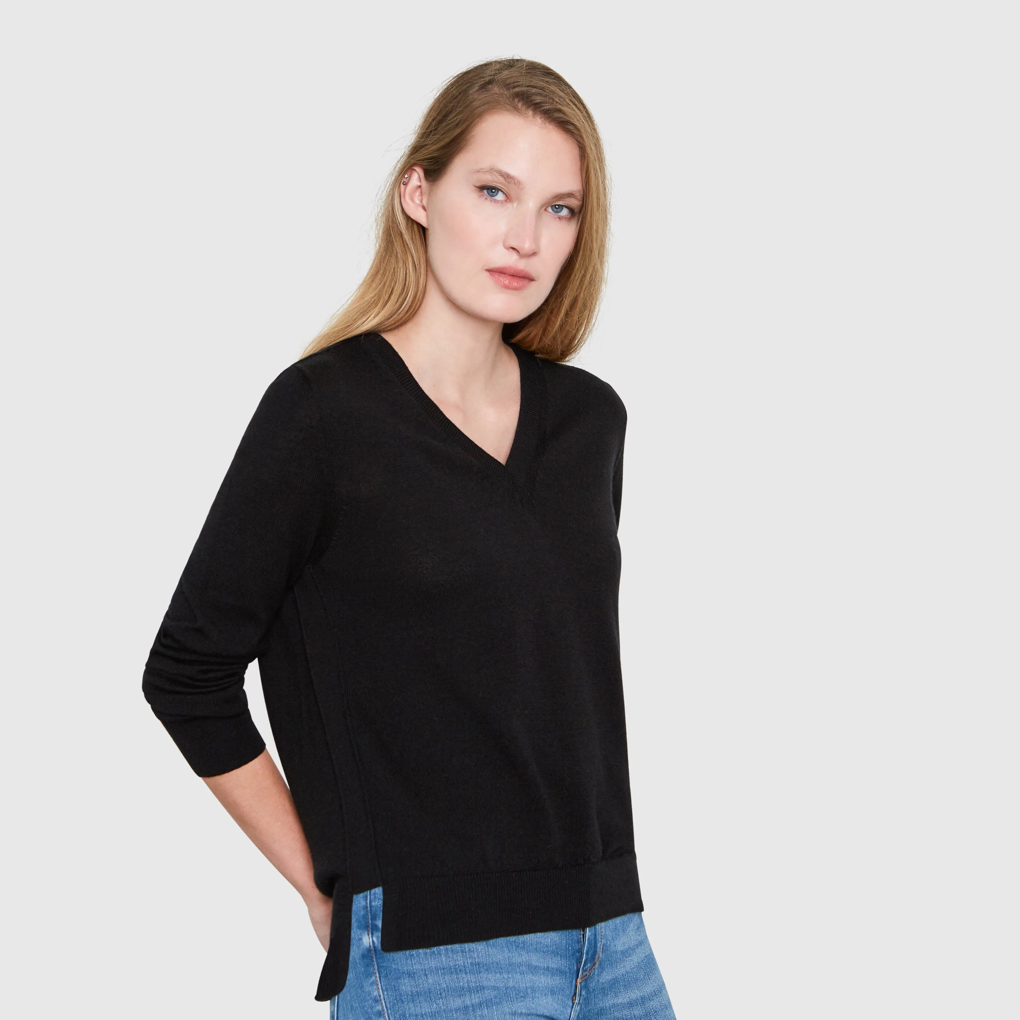 EMMA RIB DETAIL V-NECK MERINO WOOL SWEATER IN BLACK