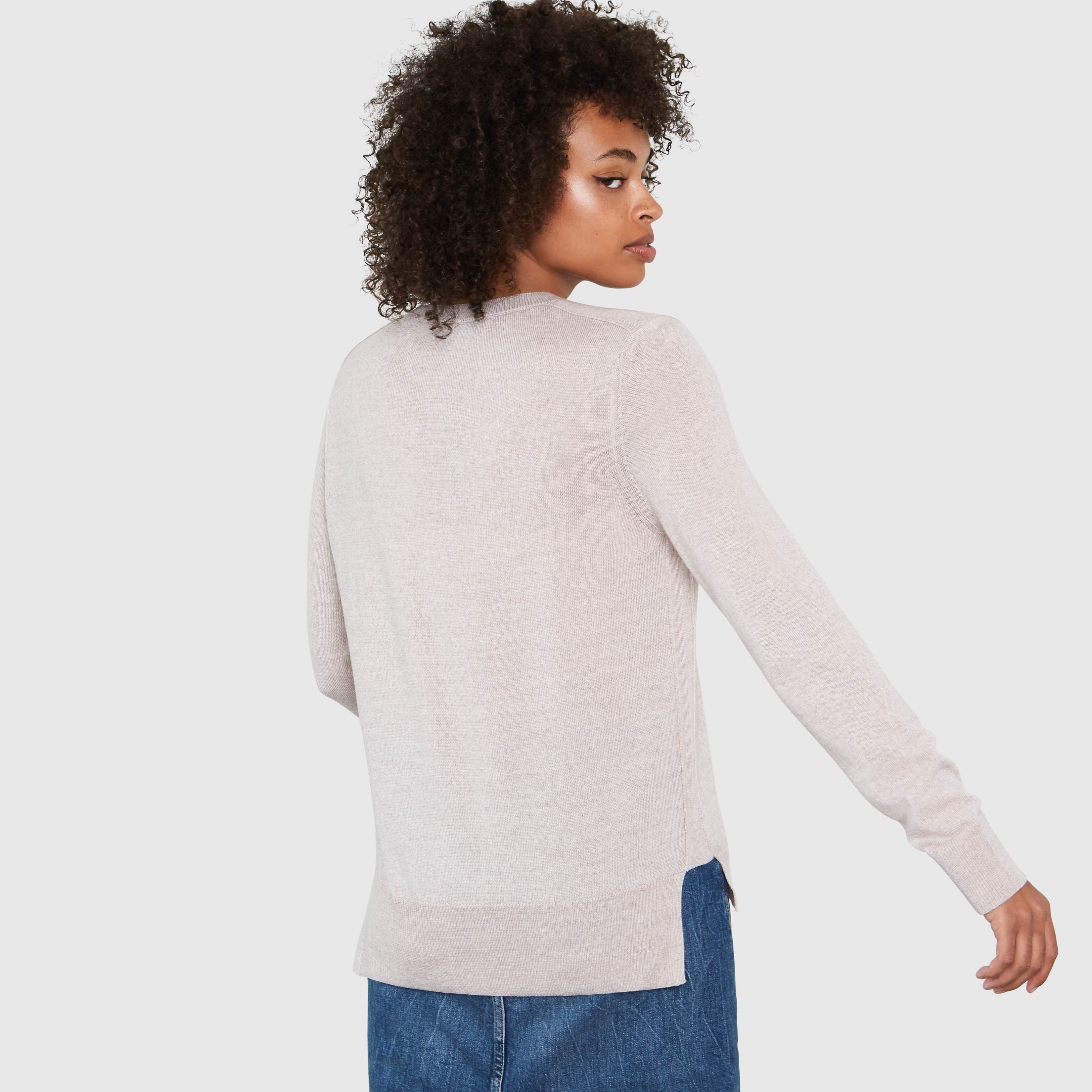 EMMA RIB DETAIL V-NECK MERINO WOOL SWEATER IN MARCONA - Image 3