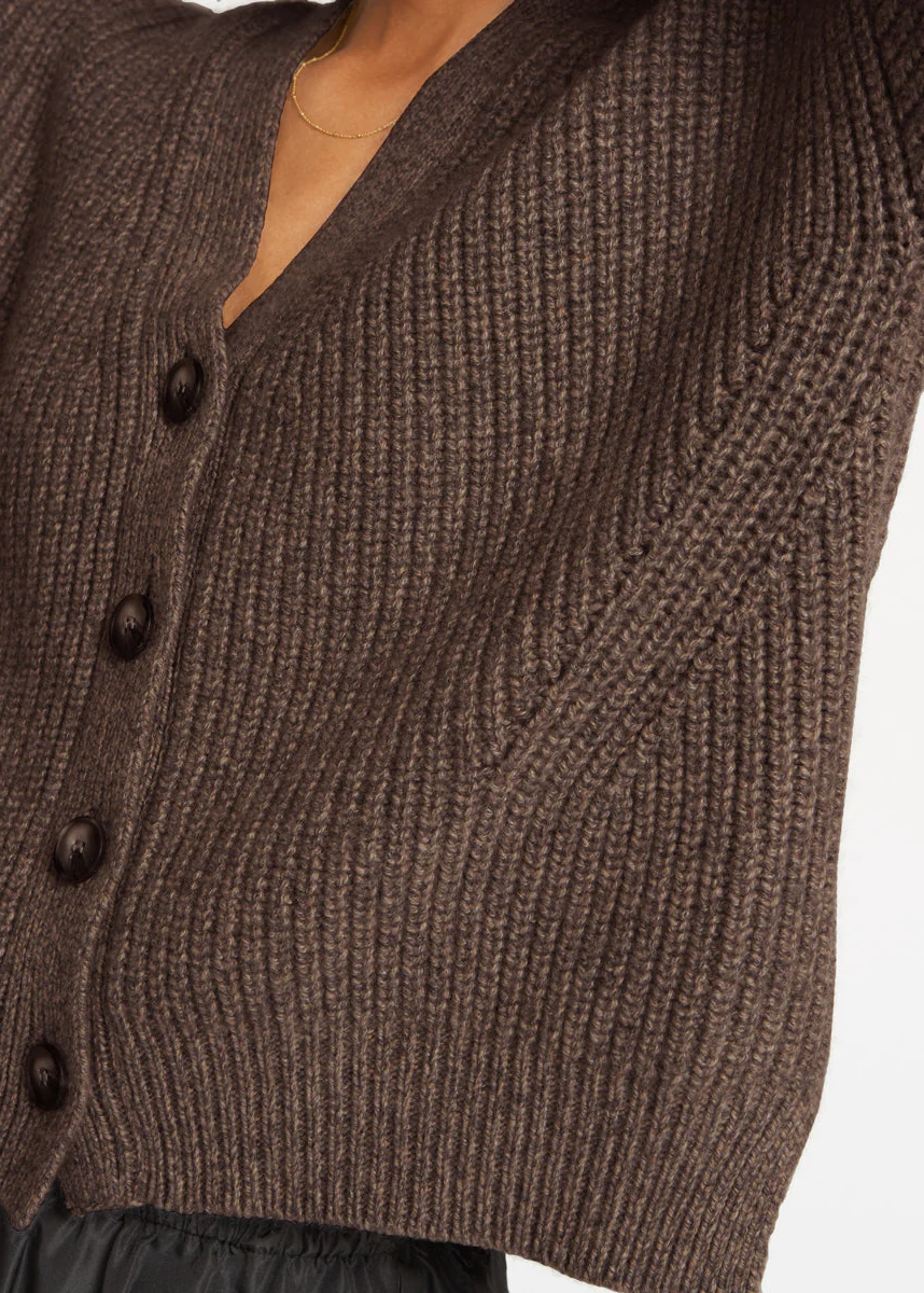ALIX RIBBED PURE CASHMERE CARDIGAN IN BROWN STONE - Image 2