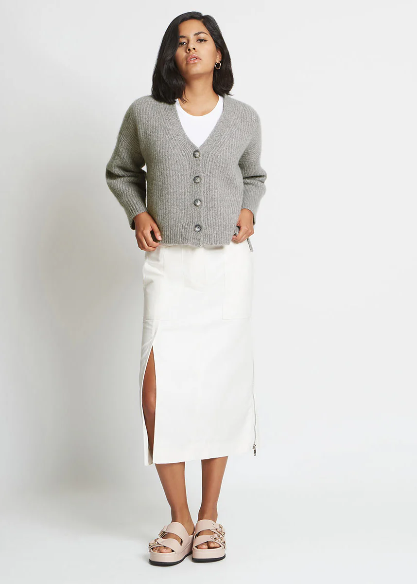 ALIX RIBBED PURE CASHMERE CARDIGAN IN GRANITE - Image 2