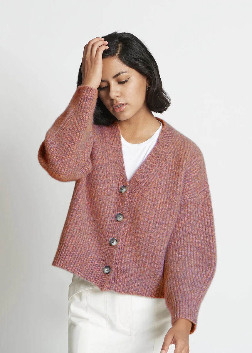 ALIX RIBBED PURE CASHMERE CARDIGAN IN RED AGATE - Image 2