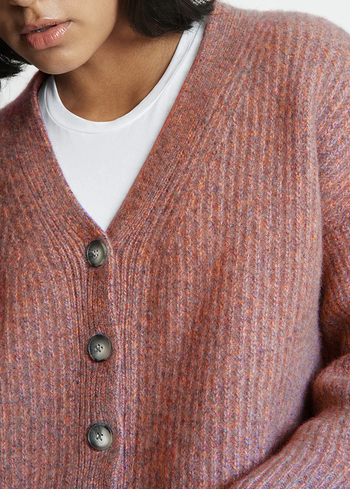 ALIX RIBBED PURE CASHMERE CARDIGAN IN RED AGATE - Image 3