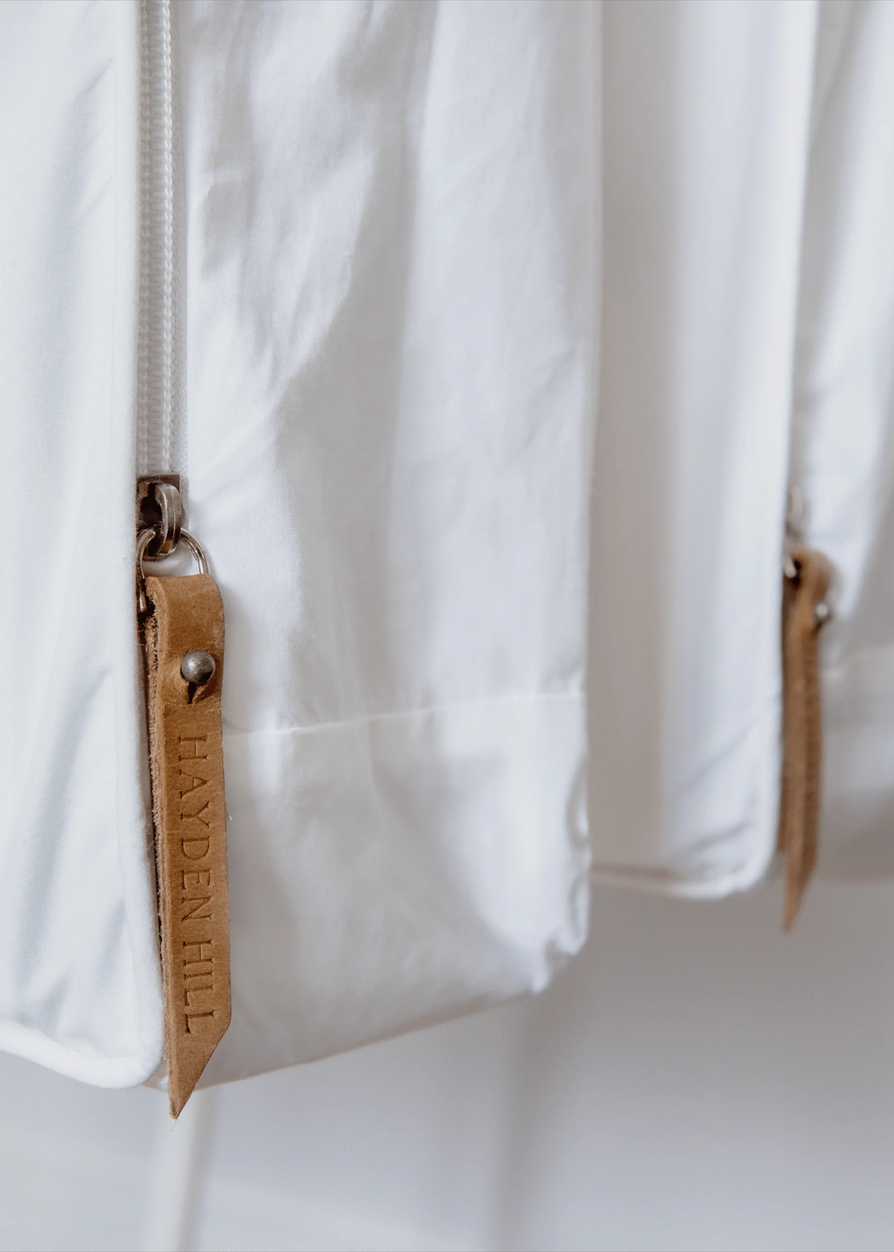 HAYDEN HILL - Short Organic Cotton Hanging Garment Bag - Image 8