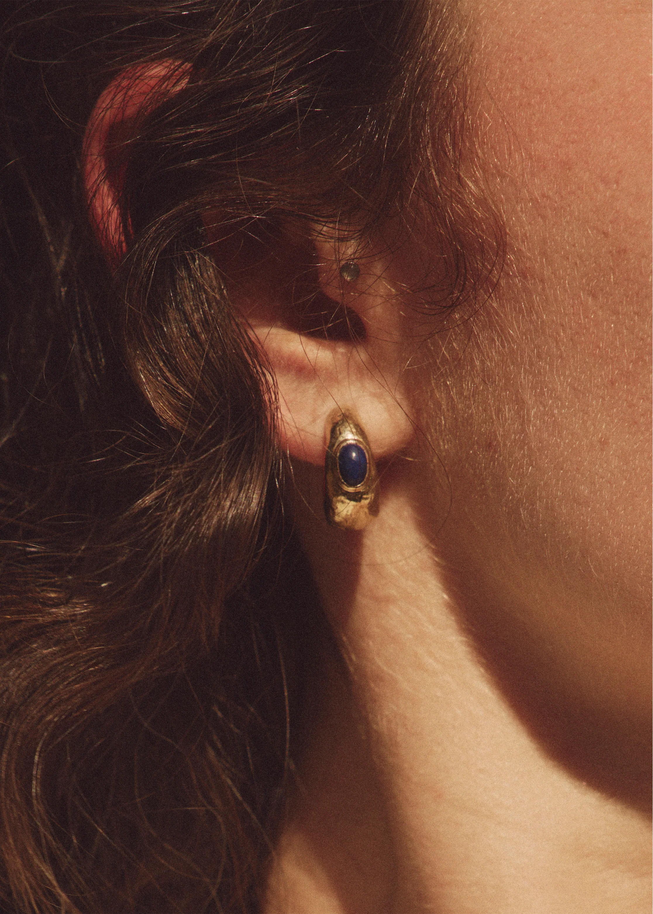 PAMELA LOVE - Tapered Quartz Stone Hoop - Image 3