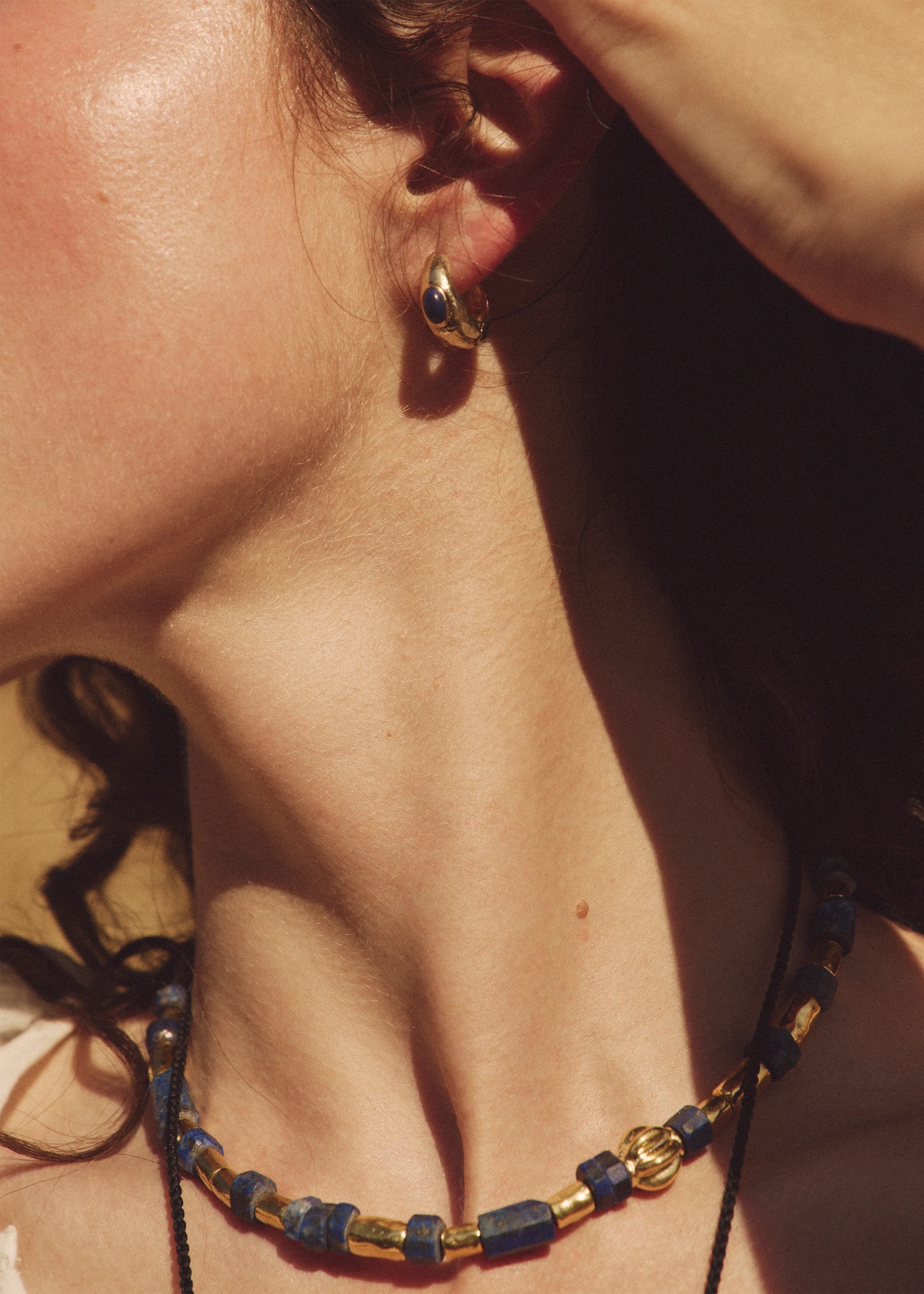 PAMELA LOVE - Tapered Quartz Stone Hoop - Image 4