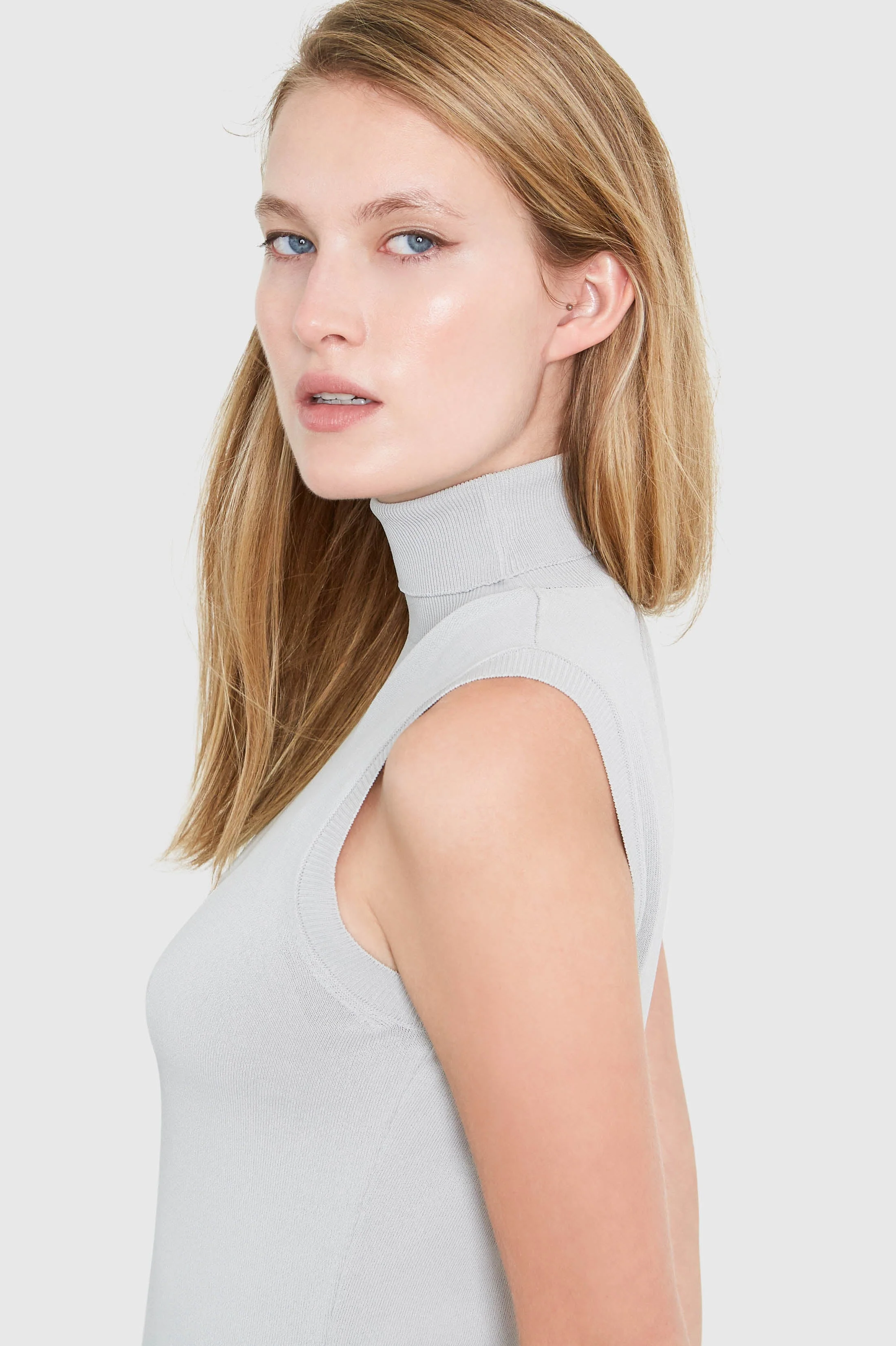 HEPBURN SLEEVELESS VISCOSE SWEATER IN SMOKE - Image 3
