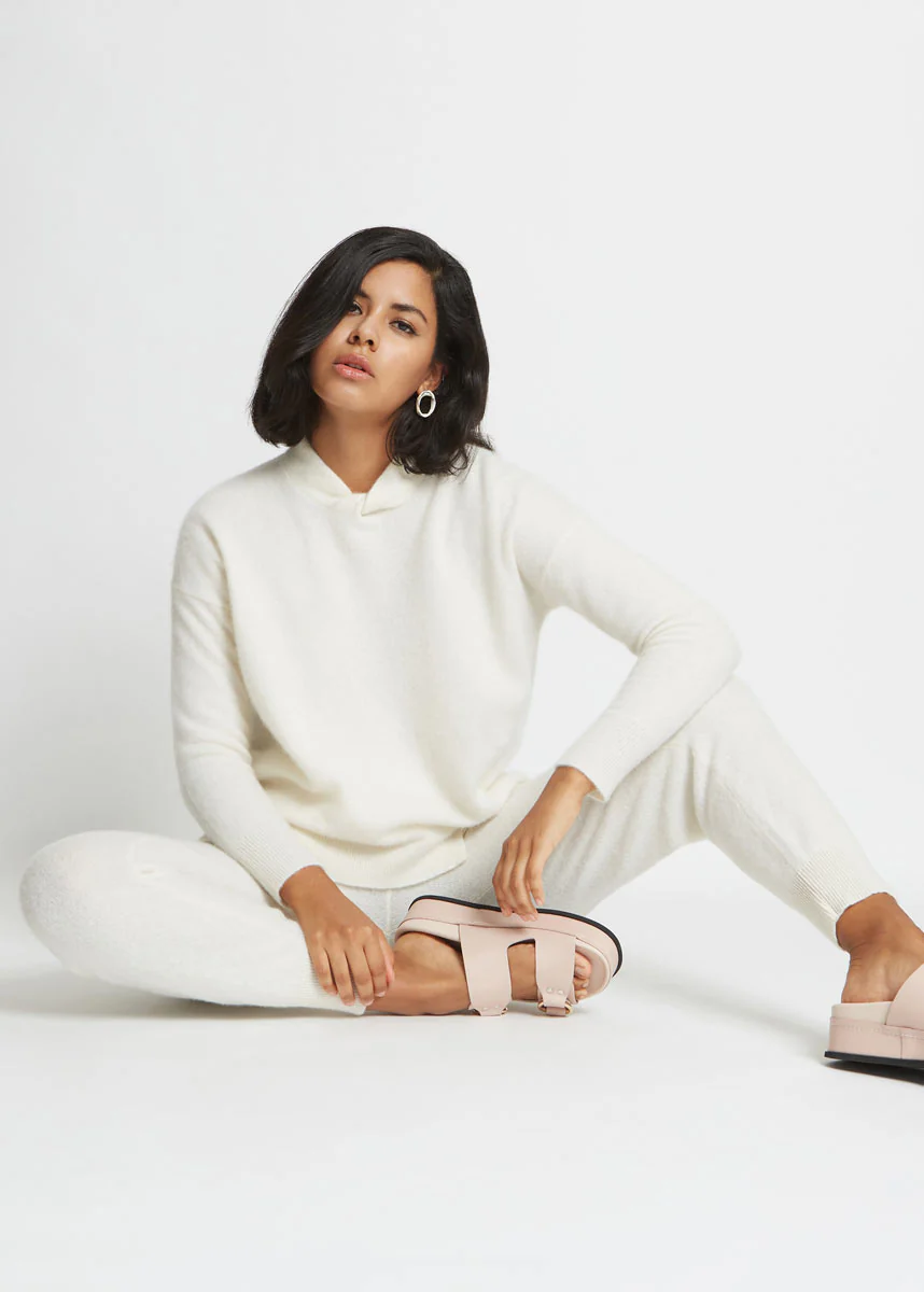 FARAH TWIST NECKBAND CASHMERE SWEATER IN SUGAR - Image 2
