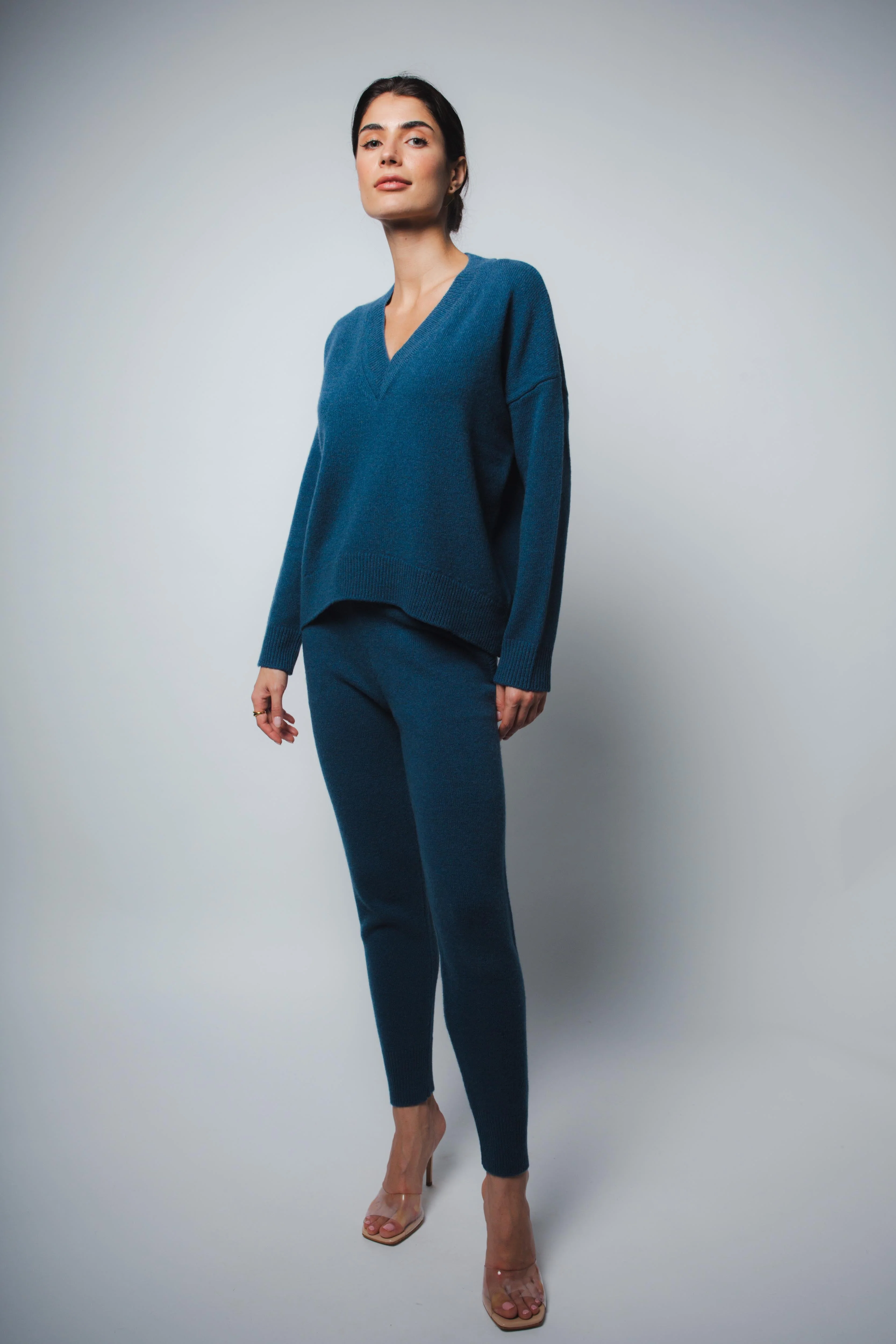 CRISTA V-NECK CASHMERE PULLOVER IN PEACOCK - Image 3