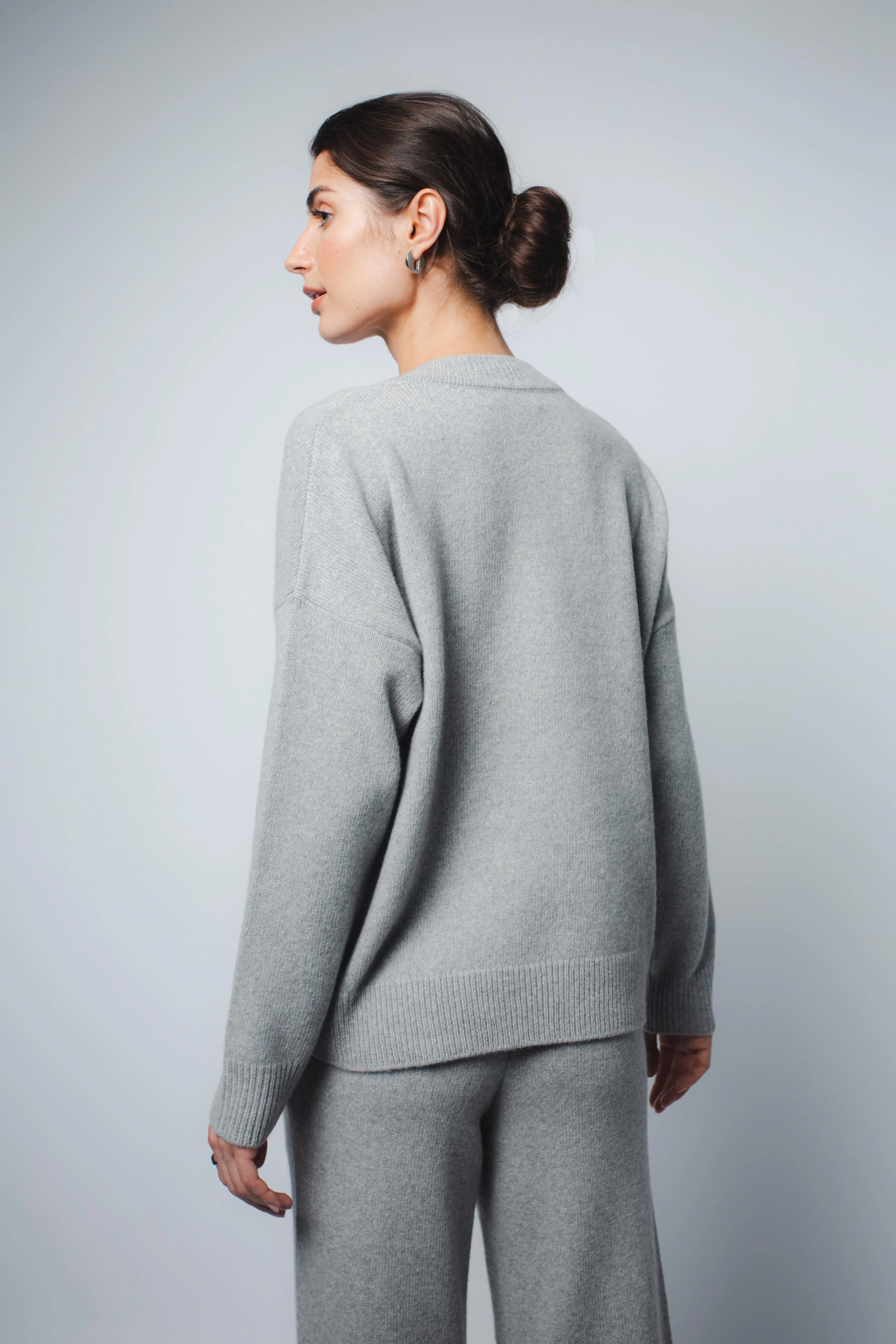 CRISTA V-NECK CASHMERE PULLOVER IN HEATHER GREY - Image 4