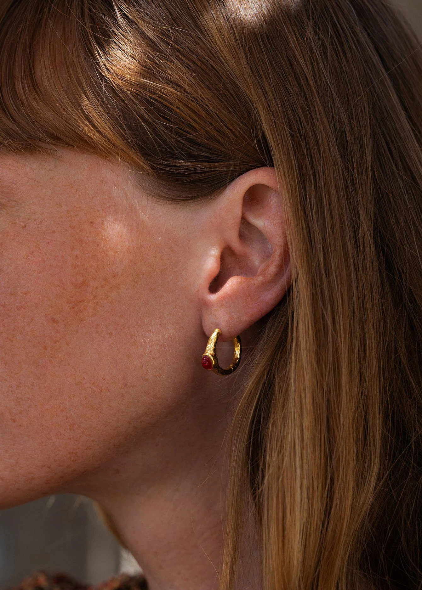 PAMELA LOVE - Vivianna Hoops in Gold with Ruby - Image 2