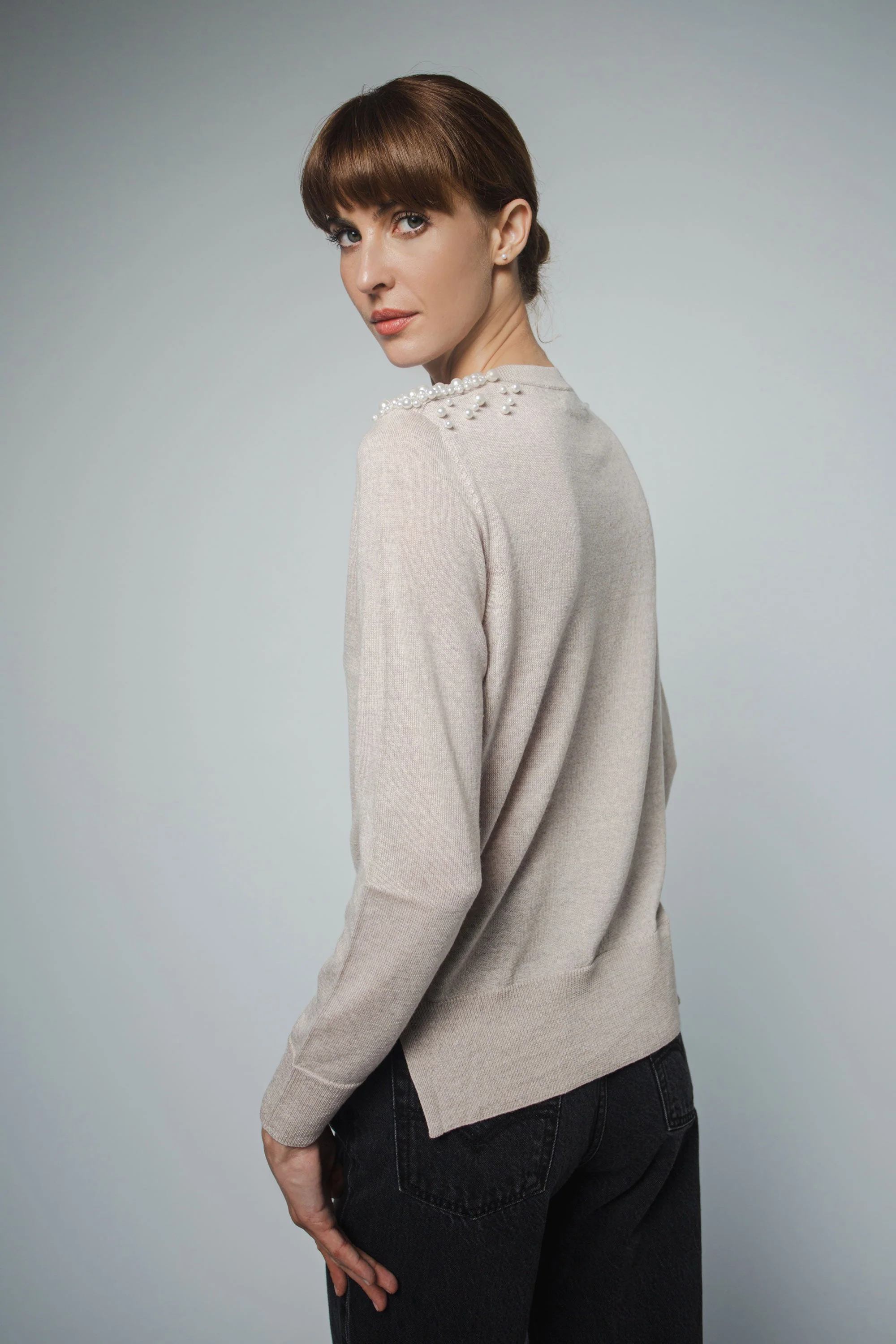 JULIA V-NECK PULLOVER WITH PEARL BEADING IN MARCONA - Image 3