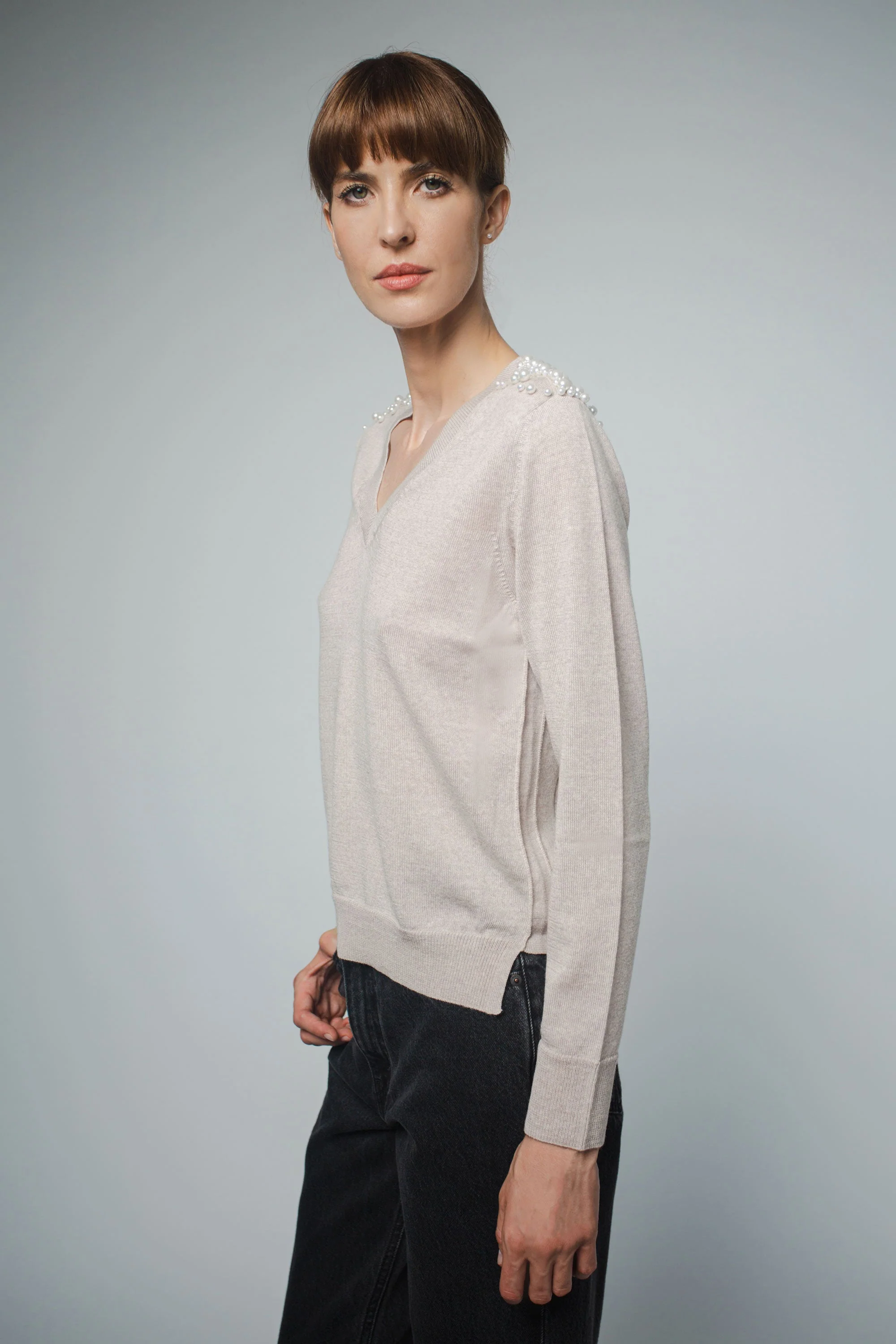 JULIA V-NECK PULLOVER WITH PEARL BEADING IN MARCONA - Image 4