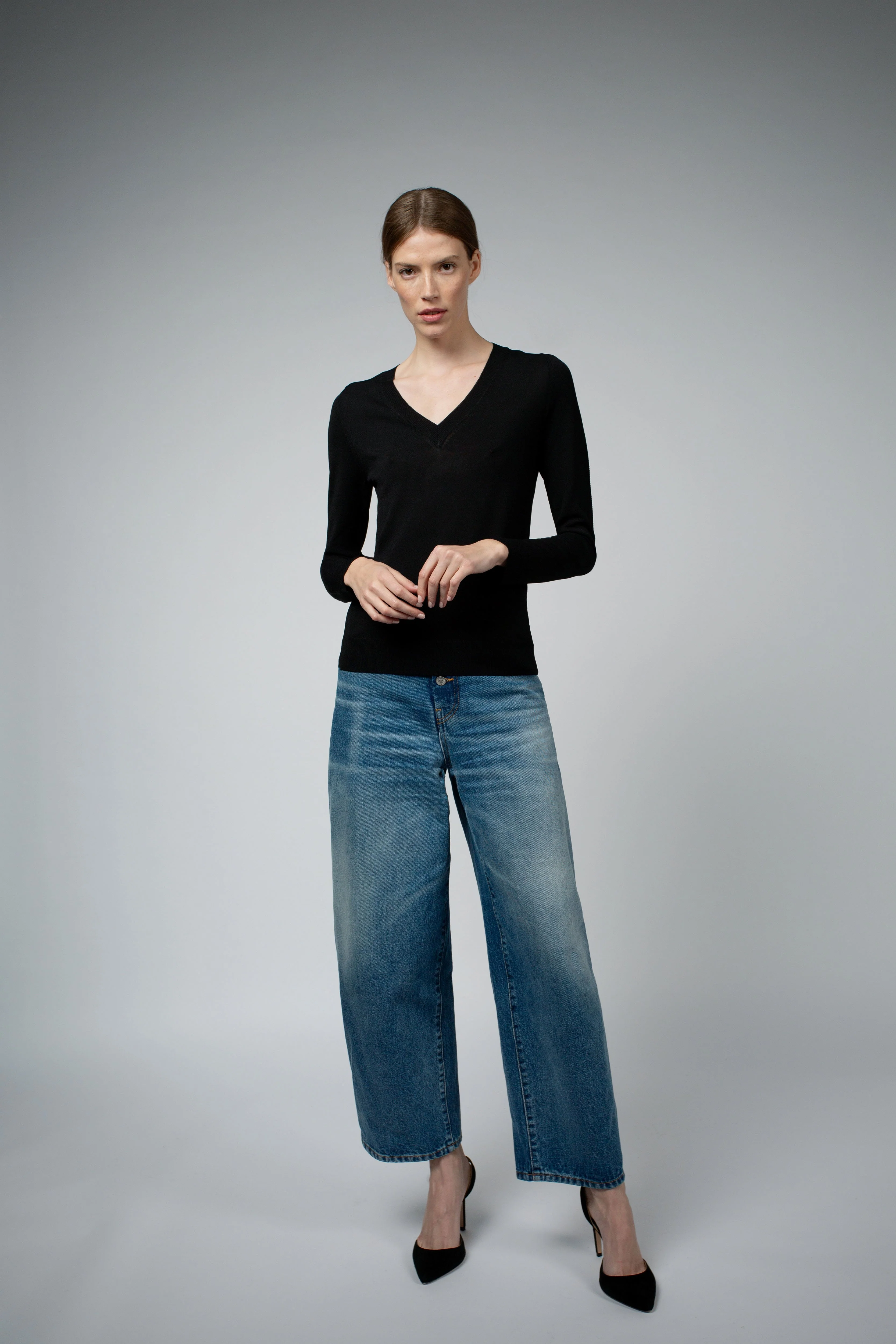 LIVIA LONG SLEEVE V-NECK VISCOSE SWEATER IN BLACK - Image 3