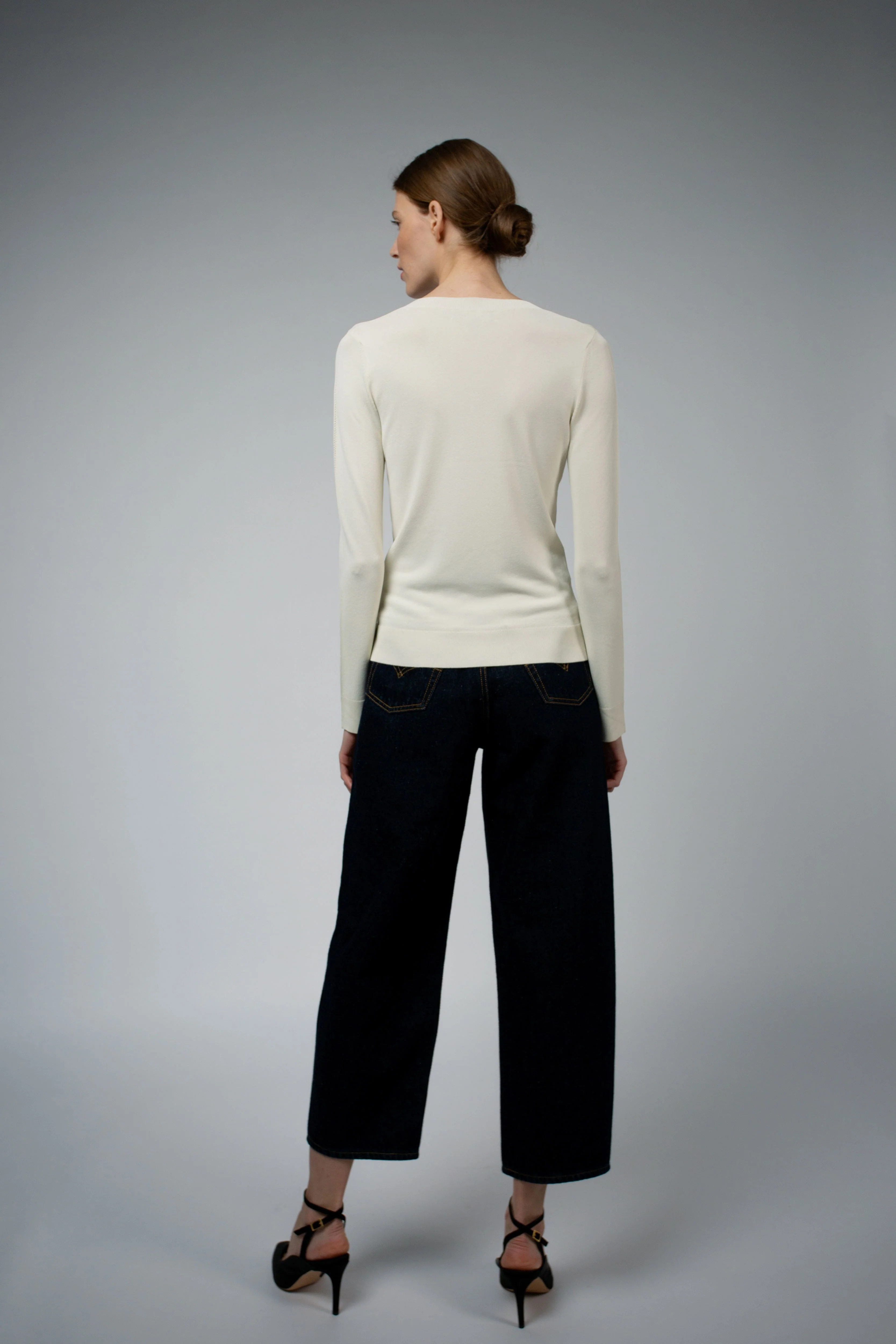 LIVIA LONG SLEEVE V-NECK VISCOSE SWEATER IN CREAM - Image 4