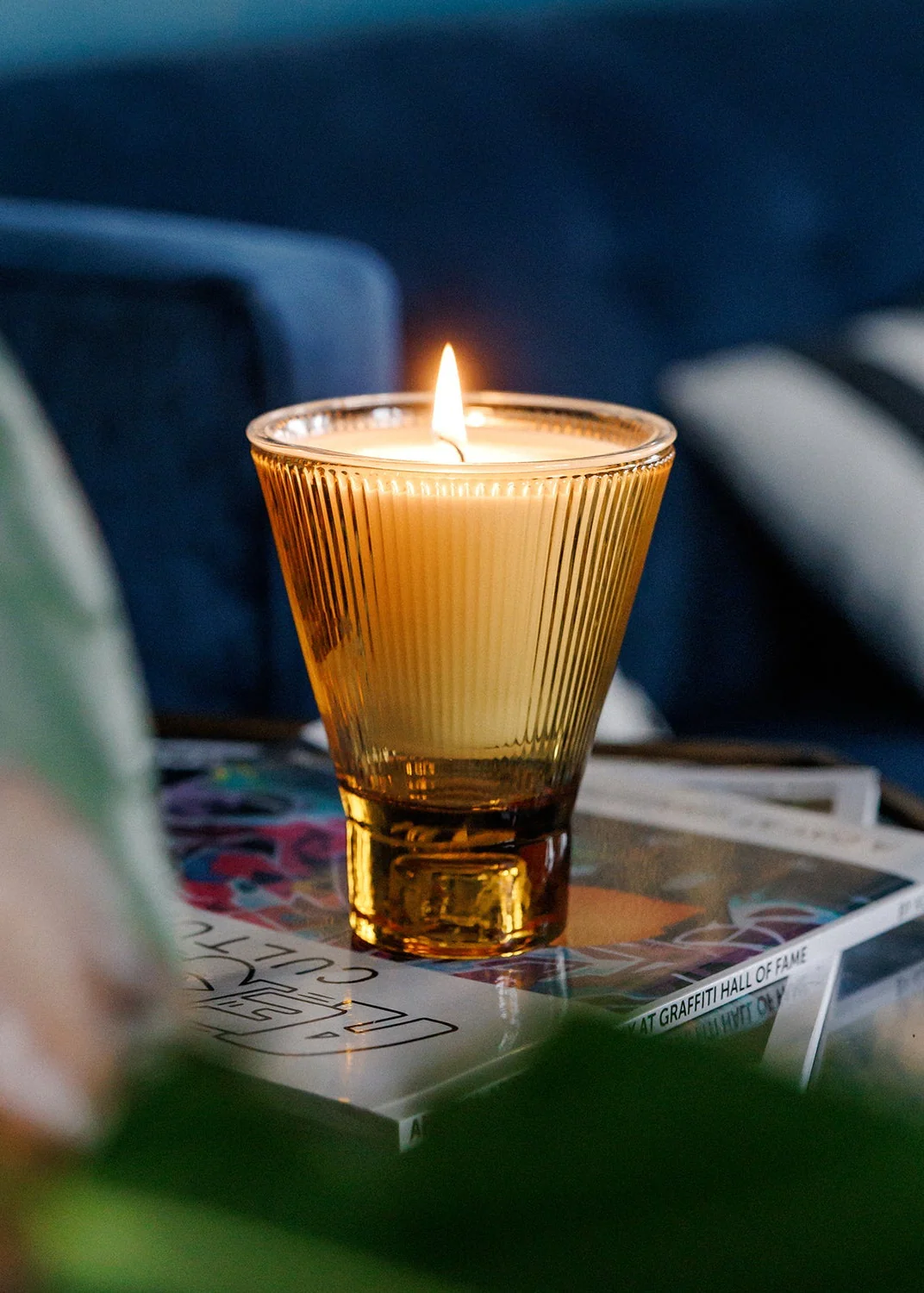 OZAIZ - ZAI Oud & Bergamot Candle with Glass Vessel - Image 4